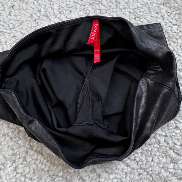 Spanx Faux Leather Leopard Print Black Bike Shorts. Medium FLAW - Picture 4 of 12
